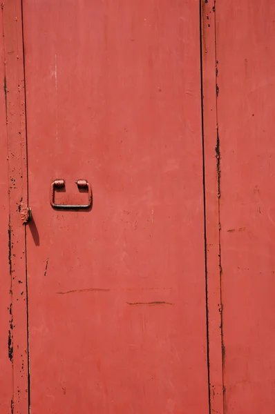 Czerwony żelazne drzwi — Zdjęcie stockowe