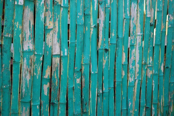 褪了色的绿色竹篱笆的模式 — 图库照片
