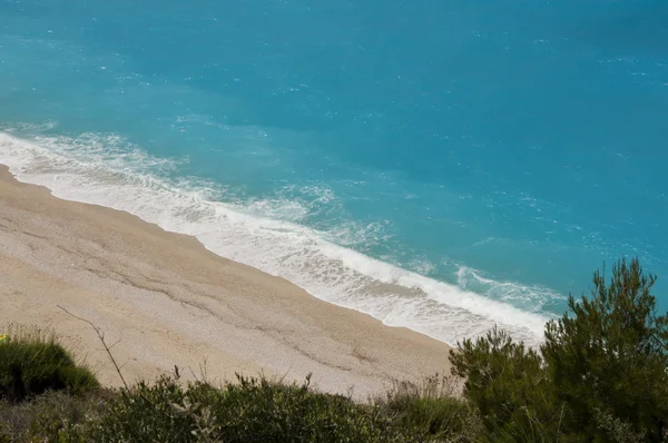 Пляж Майлос с обзорной точки выше — стоковое фото