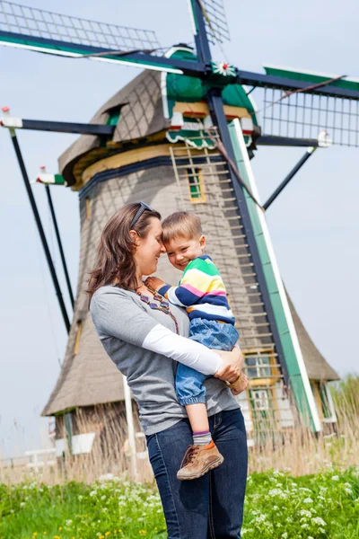 Anya és fia, Hollandiában — Stock Fotó