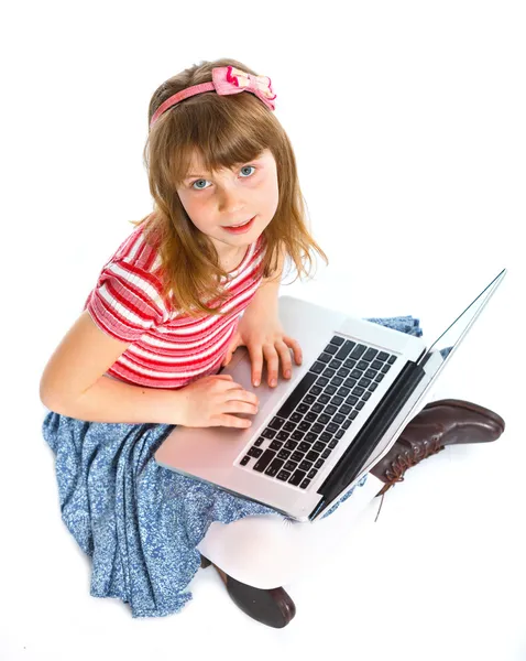 Menina usando notebook computador — Fotografia de Stock