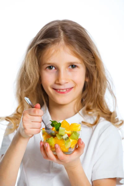 Мила дівчинка з фруктами — стокове фото