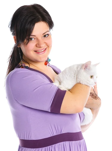 Genç kadın tutun beyaz kedi. — Stok fotoğraf