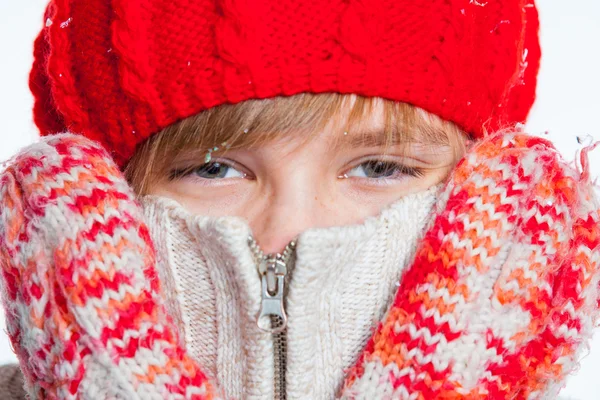 Retrato de niño hermoso joven en el estilo de invierno —  Fotos de Stock