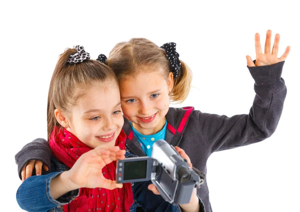 Twee jonge meisjes met een camera — Stockfoto