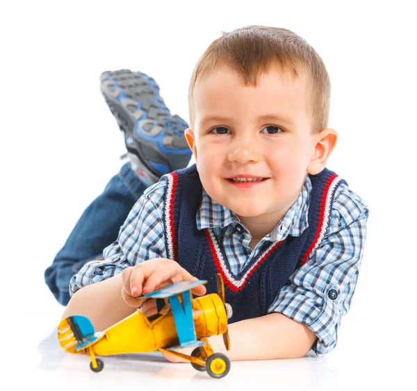 Milý chlapeček hraje s hračkou letadla — Stock fotografie