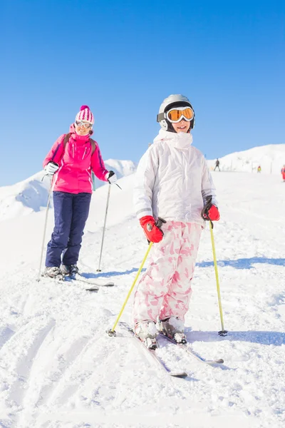 Zufriedene Skifahrer — Stockfoto