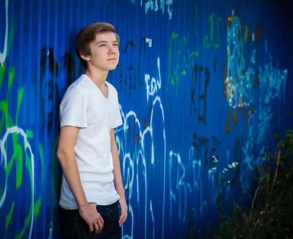 Unga leende tonåring — Stockfoto