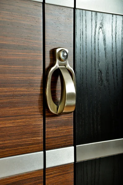 Pintu Knocker Dengan Mengintip Lubang — Stok Foto