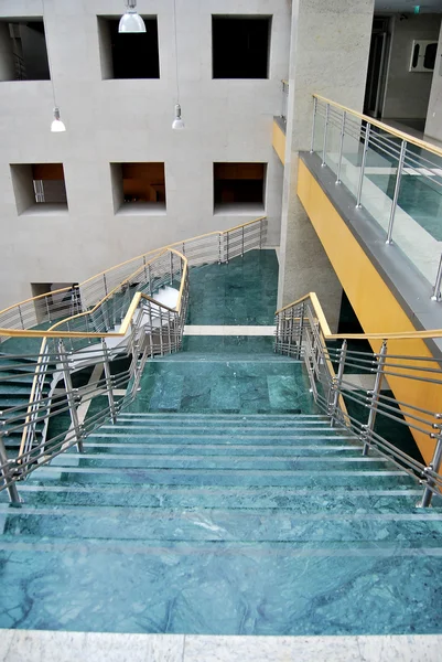 Зеленая лестница — стоковое фото