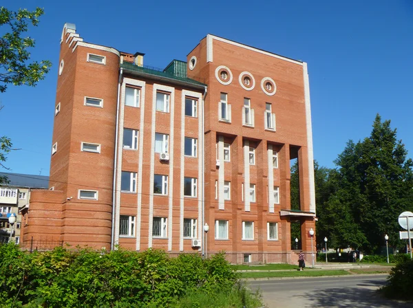 Gebäude zur Steuerinspektion in der Stadt vyazniki — Stockfoto