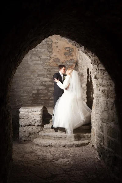 Groom and the bride in interior of medieval castle — Stock Photo, Image