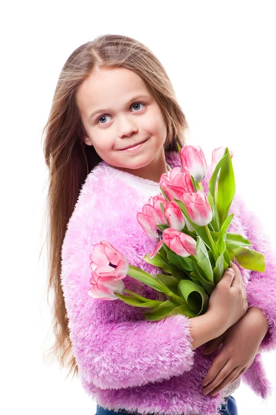 Belle petite fille avec bouquet de tulipes roses isolées sur blanc — Photo