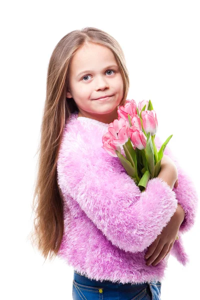 Belle petite fille avec bouquet de tulipes roses isolées sur blanc — Photo
