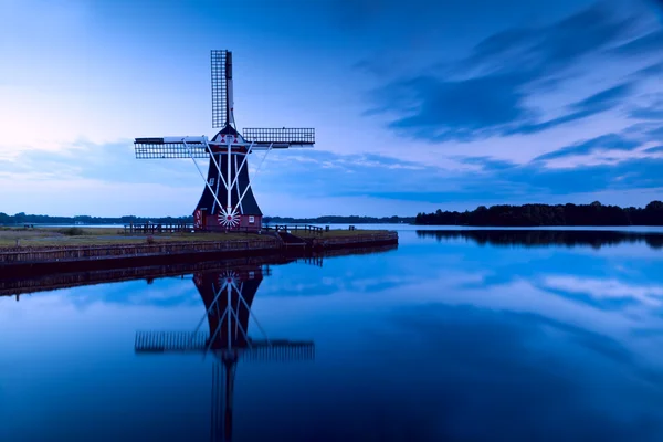 Windmill in dusk — Stock Photo, Image