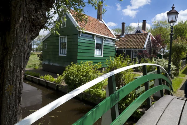 Pequena encantadora cidade holandesa — Fotografia de Stock