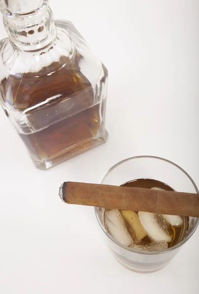 Whiskey glass and cigar — Stock Photo, Image
