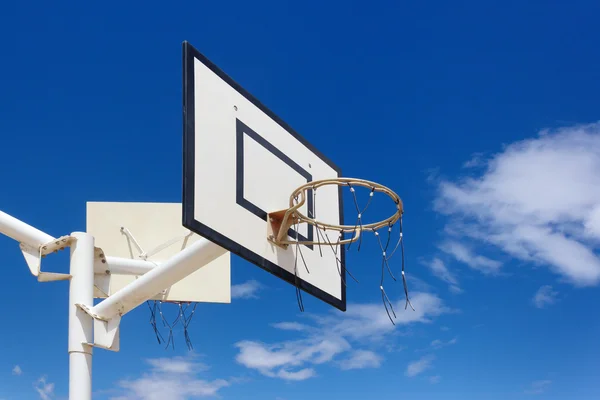 Aro de baloncesto al aire libre — Foto de Stock
