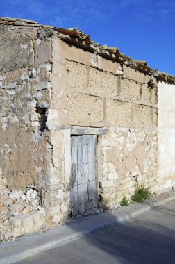 taş ve çamur evi