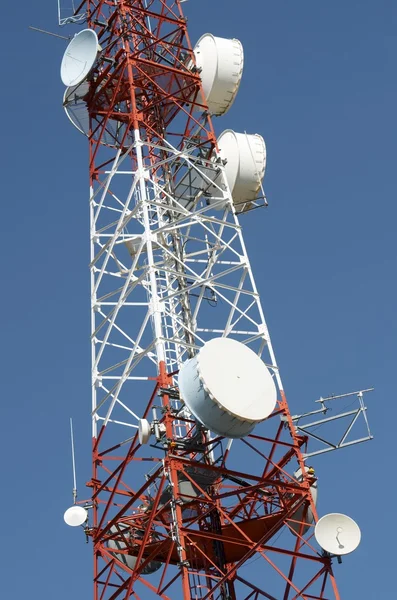 Телекоммуникационная башня — стоковое фото