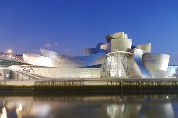Museu Guggenheim e rio Nervion — Fotografia de Stock