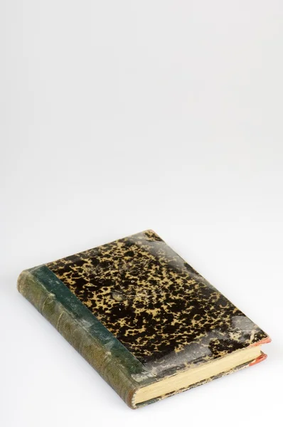 Старая книга в твёрдом переплете — стоковое фото