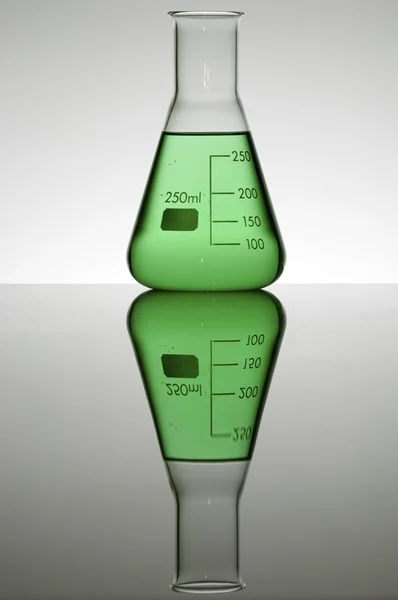Зелений flask — стокове фото