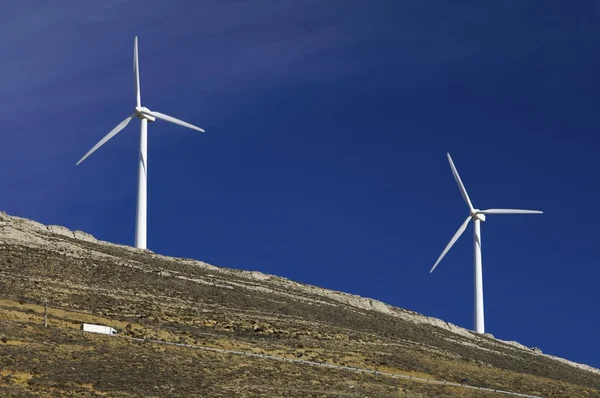 Dois moinhos de vento — Fotografia de Stock