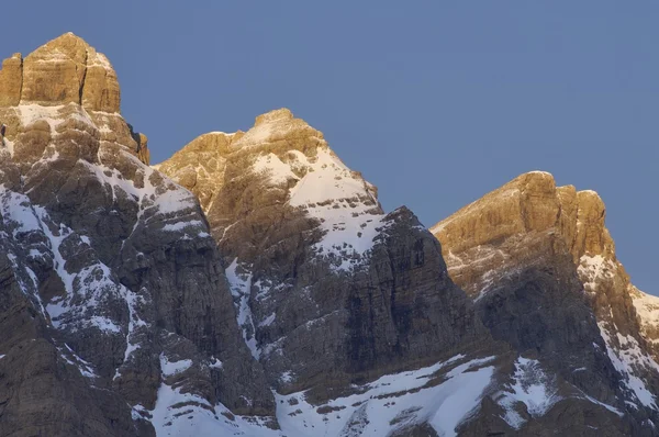 Three snow-capped peaks — Stock Photo, Image
