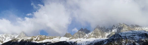 Panoramautsikt över Alperna — Stockfoto