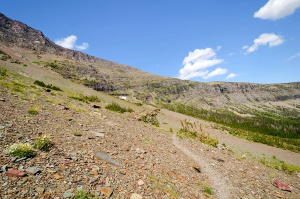 Trail door middel van een grote hoogte scree helling — Stockfoto