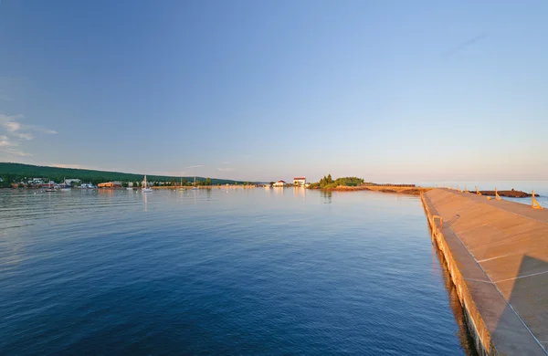 stock image Evening along the breakwater in a coastal town