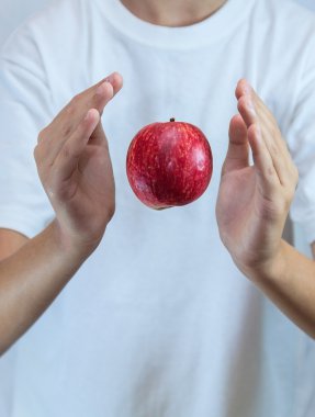 Ellerini yukarı kaldır Apple havalanır