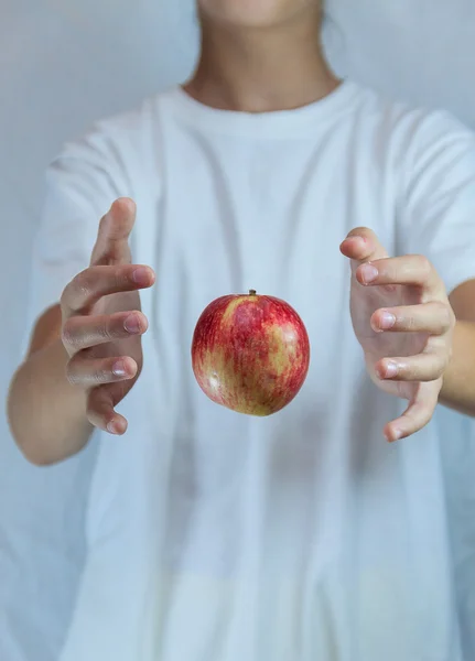 Ellerini yukarı kaldır Apple havalanır