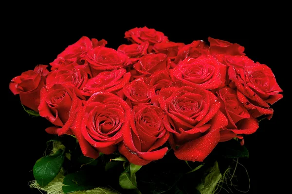 滴液中的红玫瑰花束 — 图库照片