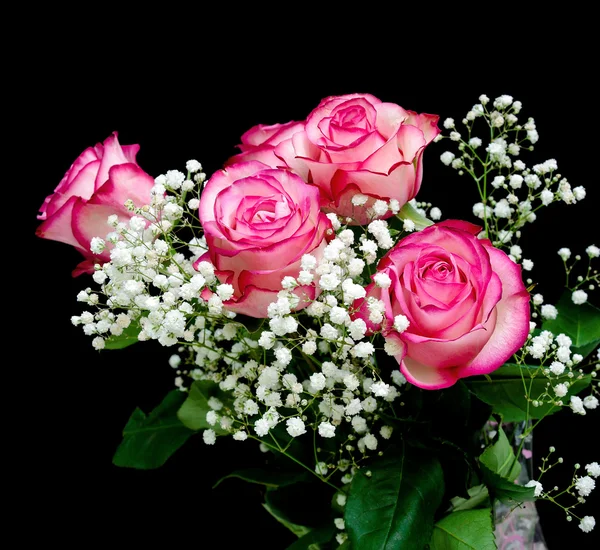 Bouquet de roses sur fond noir — Photo