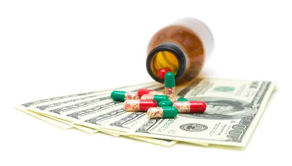 Farmaci medici in dollari USA su sfondo bianco — Foto Stock