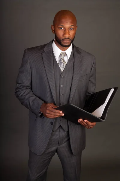 Joven hombre de negocios negro — Foto de Stock