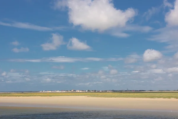 Пляж и море летом в критической Франции — стоковое фото