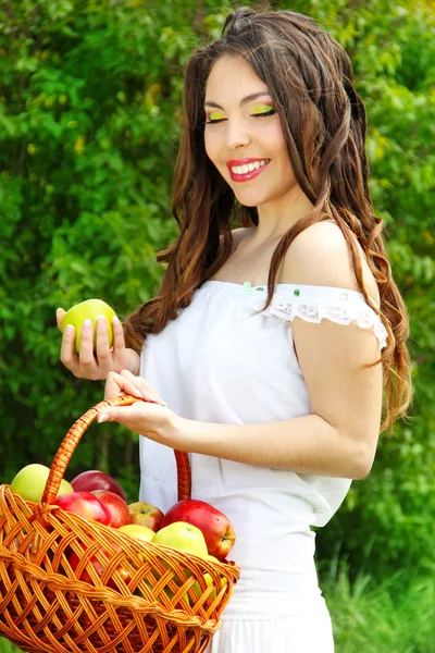 Portrait of happy smiling woman with green apple and basket — Stock Photo, Image