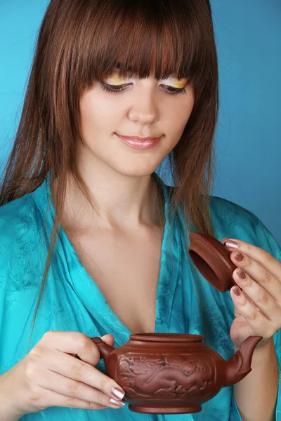 Teezeremonie mit schöner junger Frau, Aroma — Stockfoto