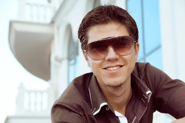 Handsome man in sunglasses, photo of young male model — Stock Photo, Image