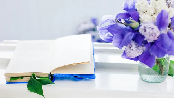 stock image Book and bouquet