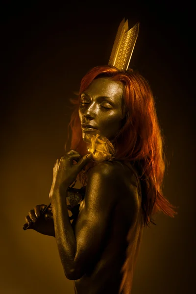 빨간 머리 황금 동상 — 스톡 사진