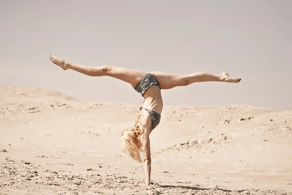 Tanec na písku — Stock fotografie