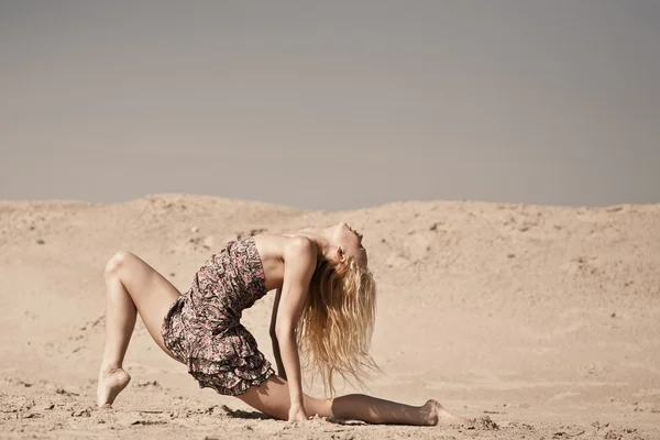 Dançando na areia — Fotografia de Stock