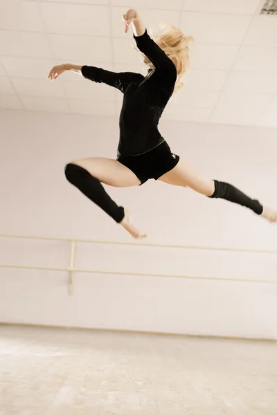 Praktijk in aerobics kamer — Stockfoto