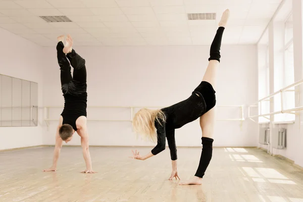 Practice in aerobics room — Stock Photo, Image