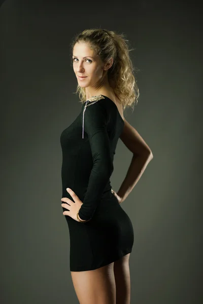 Fată sexy în rochie neagră — Fotografie, imagine de stoc