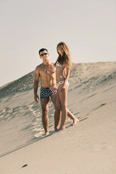 Par på stranden — Stockfoto